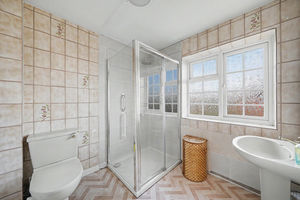 Shower room- click for photo gallery